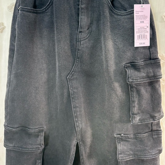 NWT Wild Fable Women’s Black Denim Cargo Midi Skirt Size XXS - Picture 6 of 9